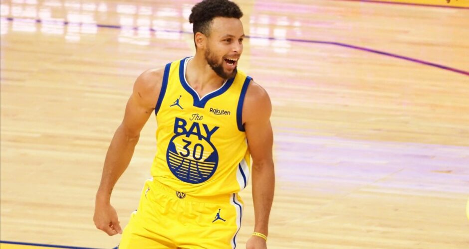 Curry Gifts 62 Pairs of “Flow Like Water” Sneakers After 62 Point Night